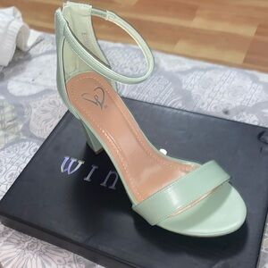 Windsor Heels